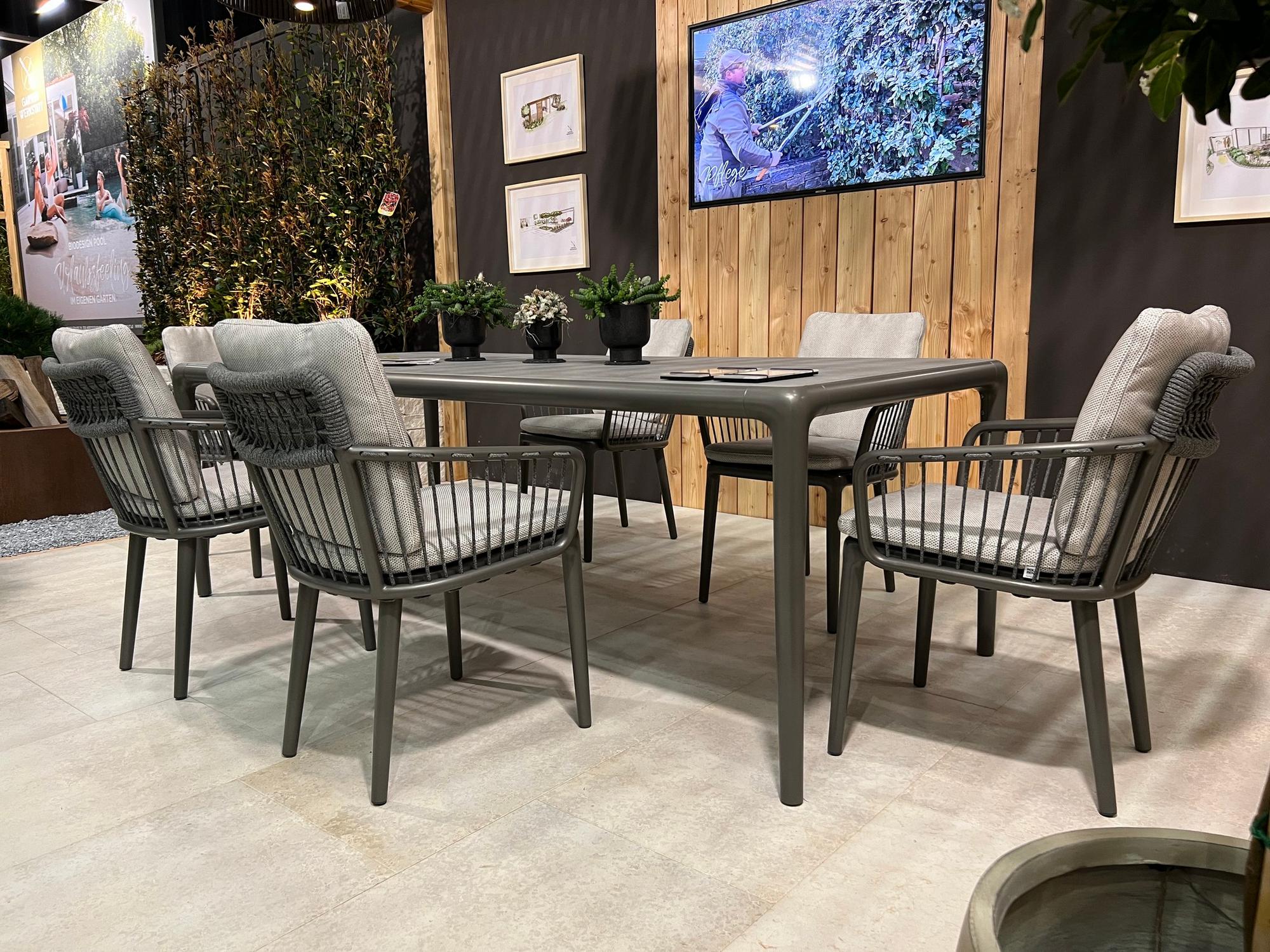 &copy; RBYOKOET220_1.JPG