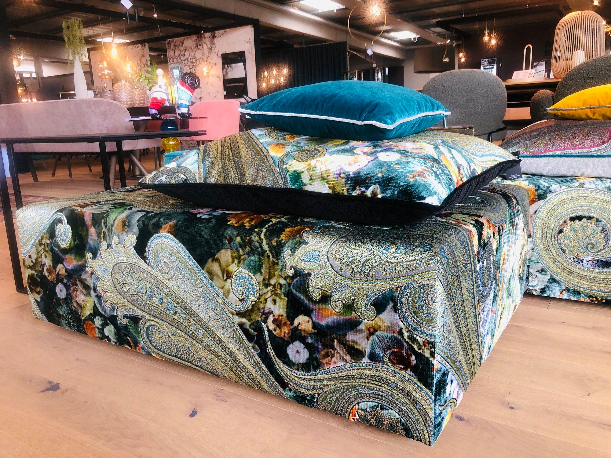 &copy; RL033860024CU_1.jpg