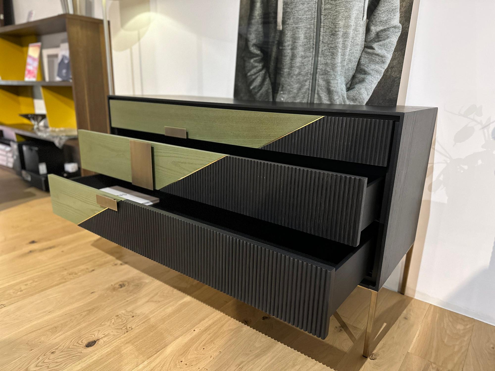 &copy; SHAKEEGO140_1.jpg