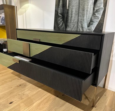 © SHAKEEGO140_1.jpg