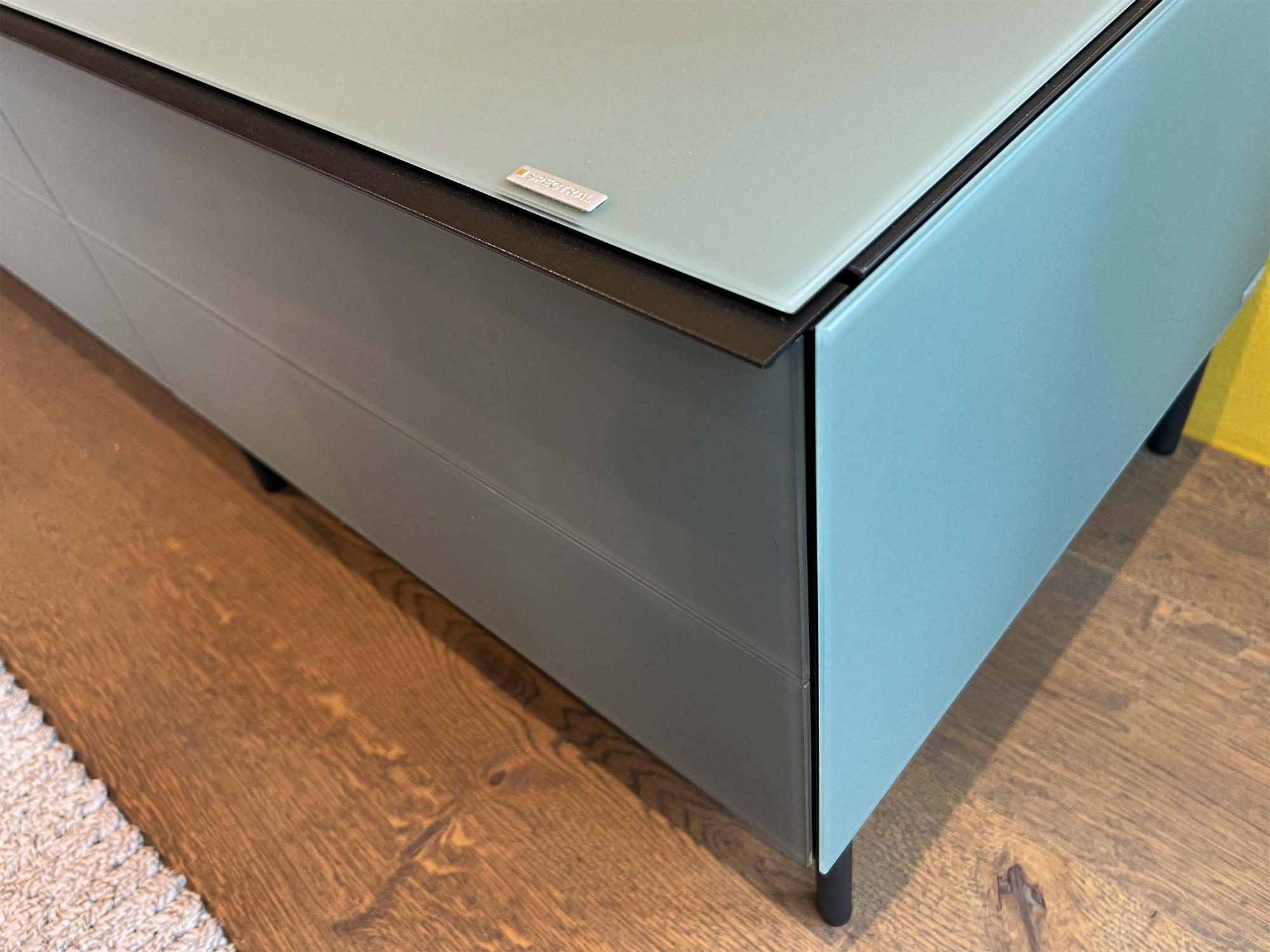 &copy; SPECSCALATV55_2.jpg