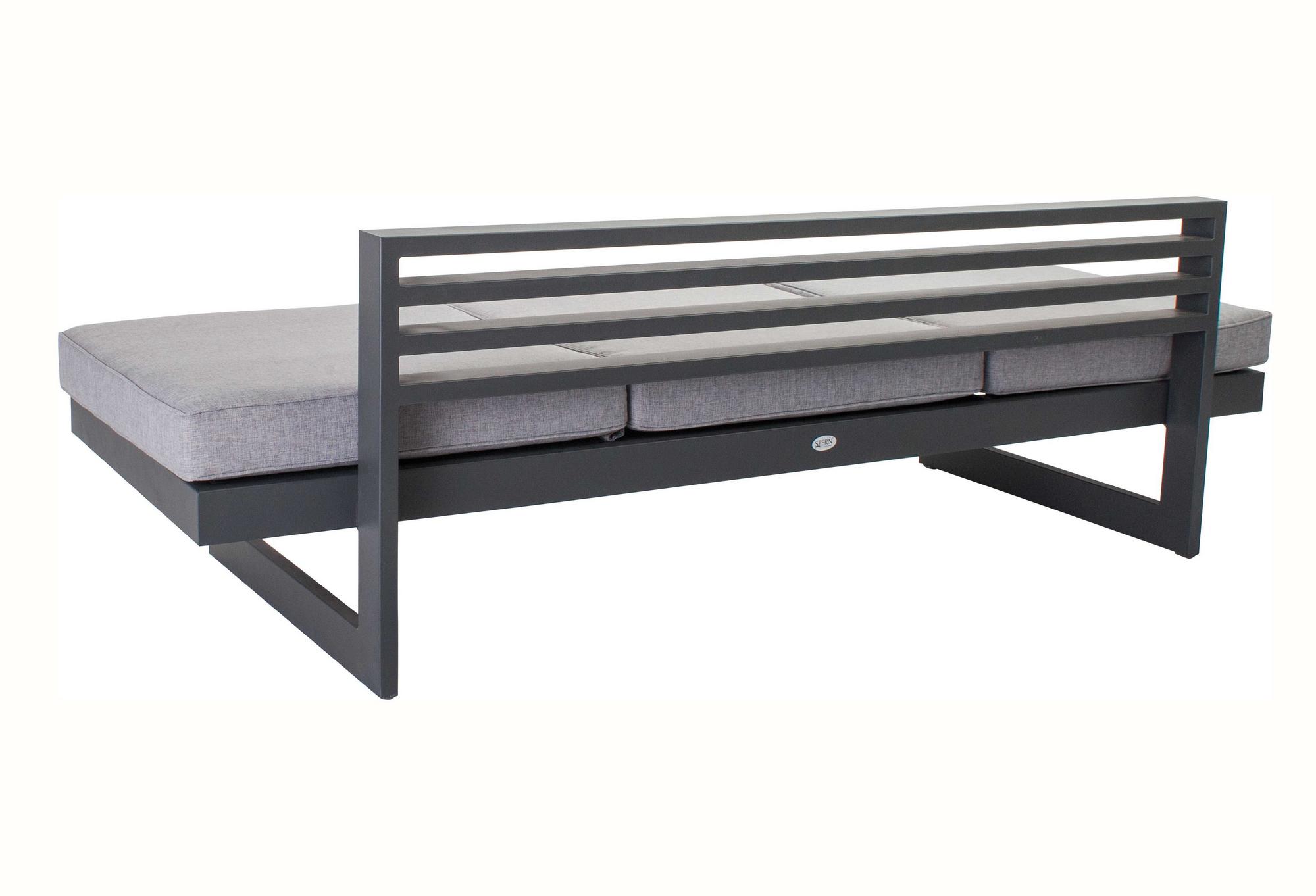 &copy; STERN418380_1.jpg