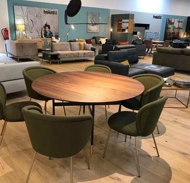 © TISCH-HARRI-R_1.JPG