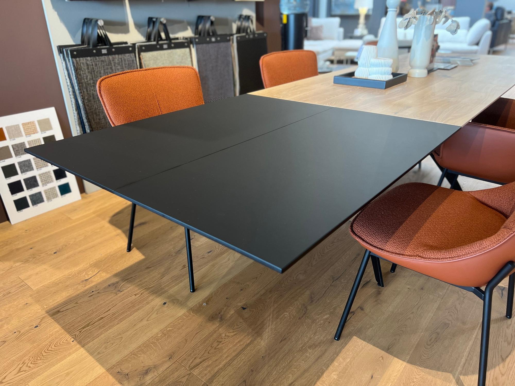 &copy; WILLICAPRI220_2.jpg