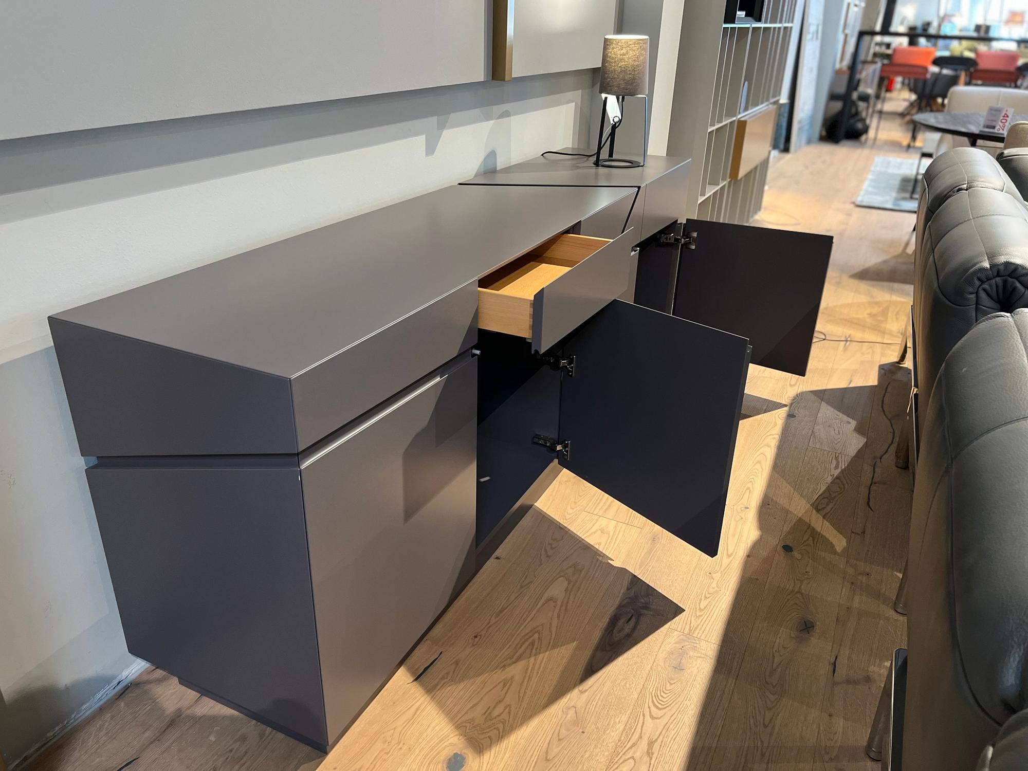 &copy; WMSIDEBOARD_1.jpg