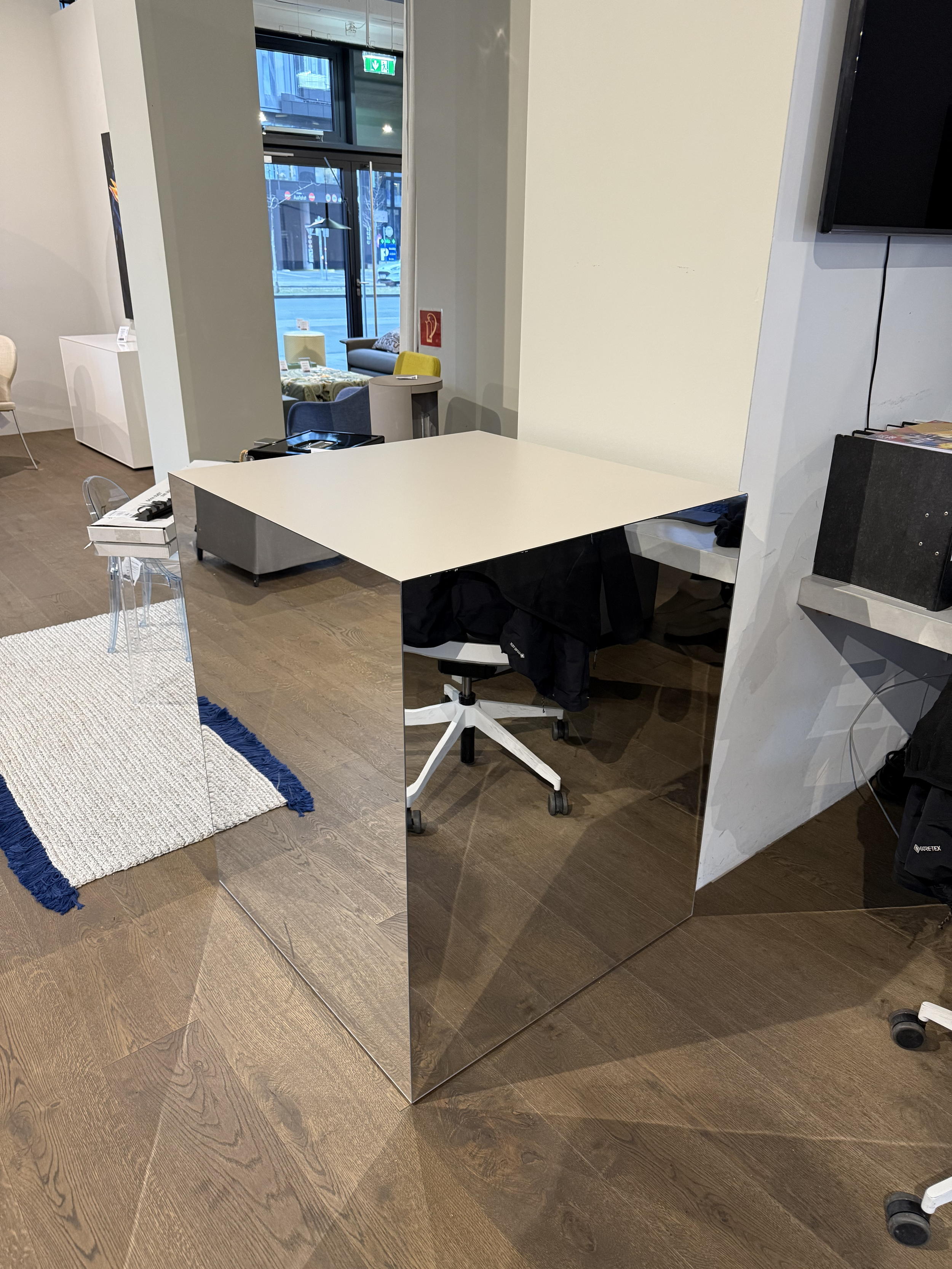 &copy; WMPODEST1_1.jpg