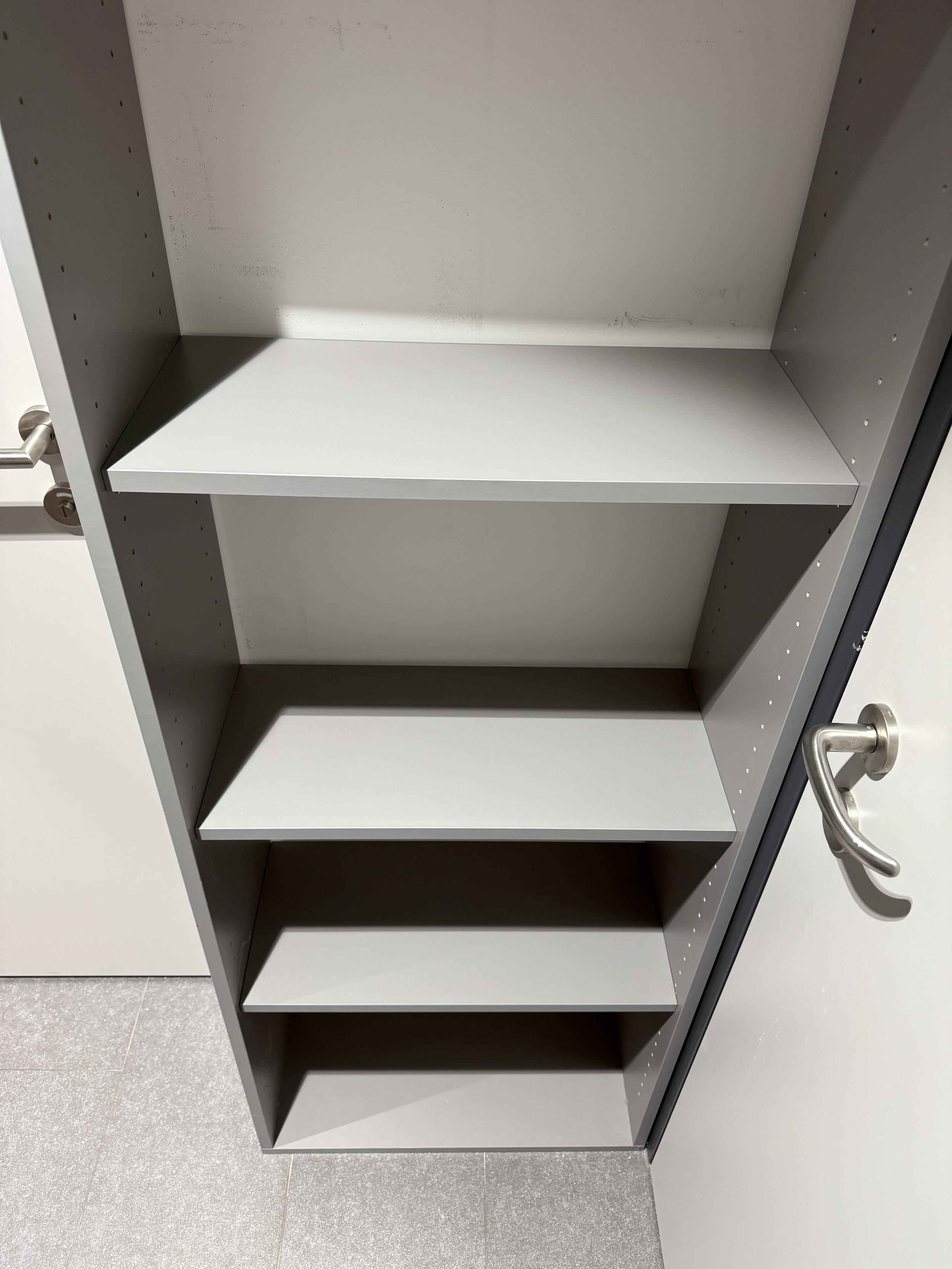 &copy; WMREGAL1_1.jpg