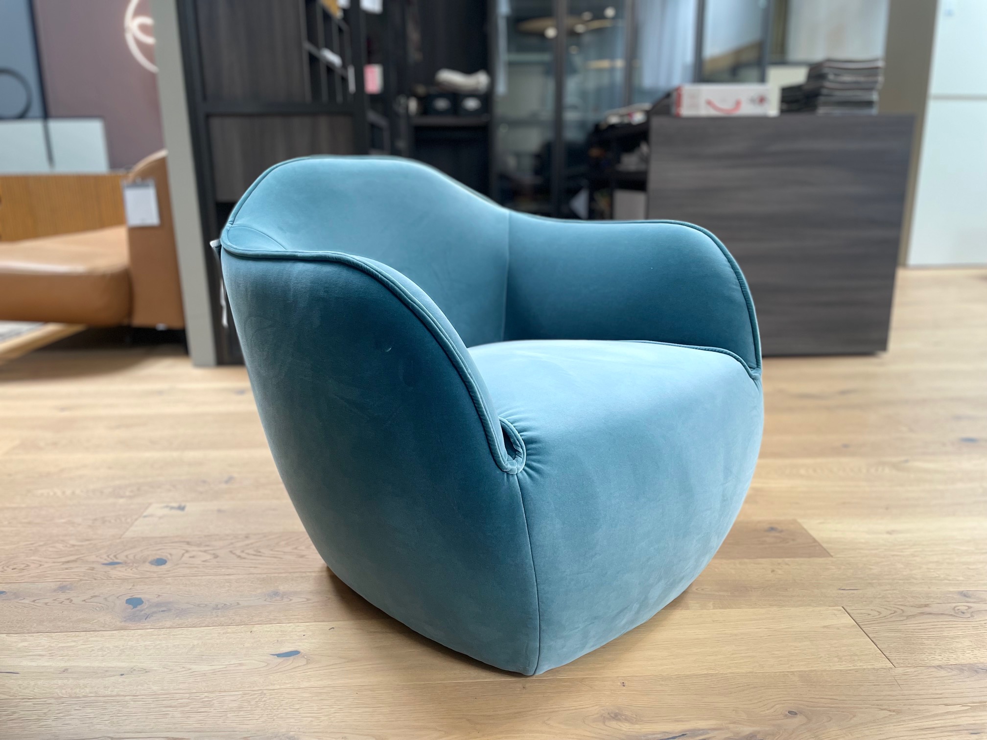 &copy; CR480XS08672_2.jpg