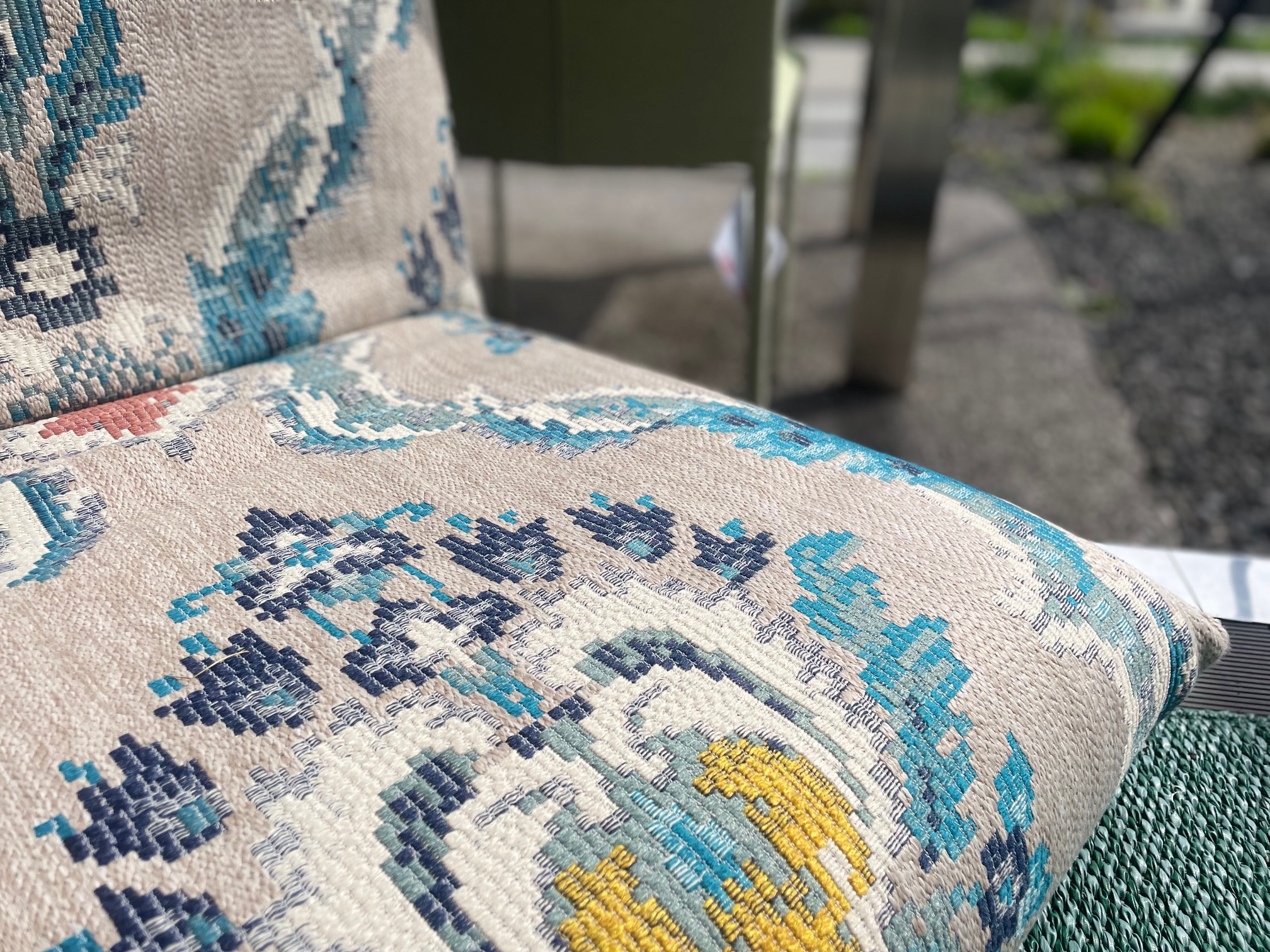 &copy; BULLOD596_2.jpg