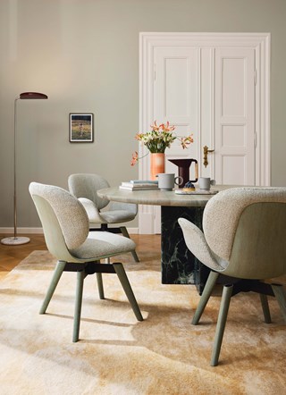 Freifrau Ivy Armchair Holz Kreuzzarge Schotten & Hansen Stoff Safire