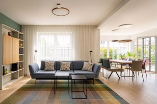 Innenarchitektur Einrichtungsplanung Wohnzimmer Rolf Benz Mera Sofa Haas Möbel Wandverbau Esstischgruppe Haas Draenert (c) Wohndesign Maierhofer