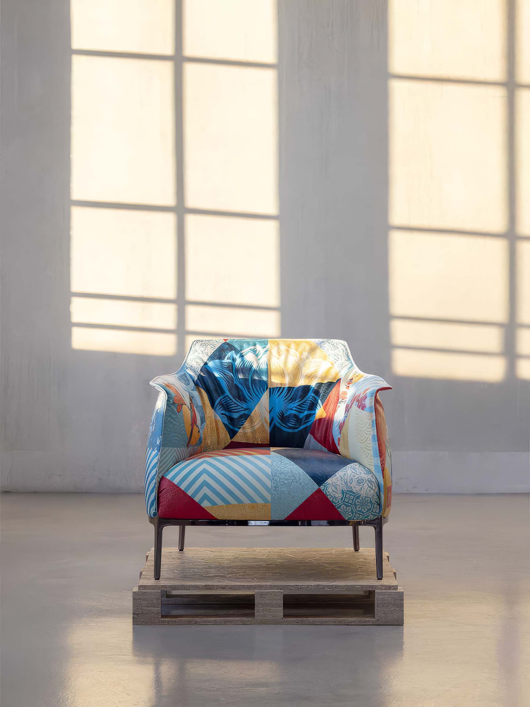 Poltrona Frau Archibald-Chair-Delicate-Balance-Limited-Edition-kaufen-bei-Wohndesign Maierhofer.jpg